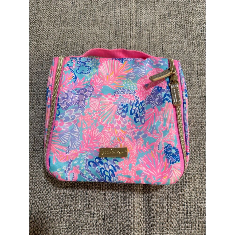 Lilly Pulitzer Hanging Travel Case Splendor In The Sand Pink Seashell Print